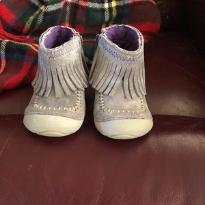 Toddler girl’s Stride Rite grey boots with fringe